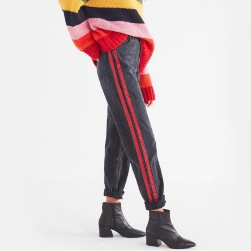 BDG :: distressed black mom jeans w side stripes